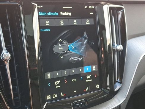 Used 2025 Volvo XC60 B5 Plus image 16