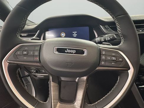 Used 2025 Jeep Grand Cherokee L Limited w/ Black Appearance Package image 11