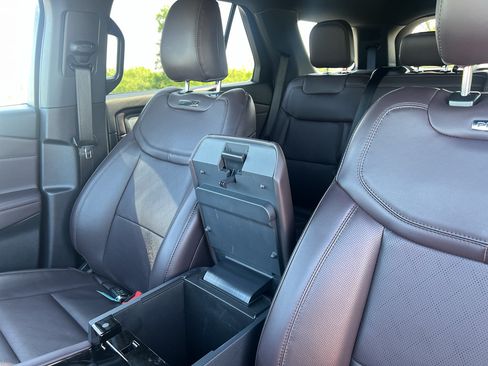 Used 2026 Ford Explorer Platinum AWD/4WD image 18