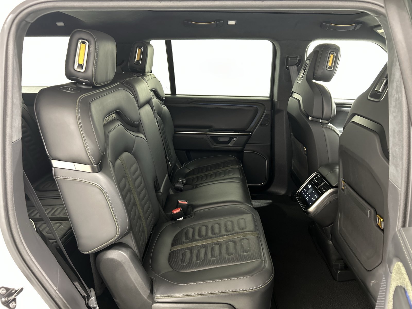 Used 2025 Rivian R1S Adventure Dual AWD/4WD image 23