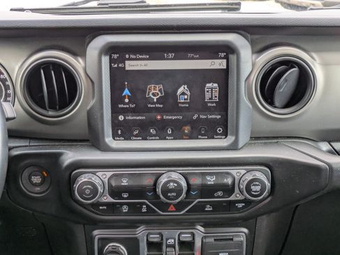 Used 2022 Jeep Gladiator Willys image 16