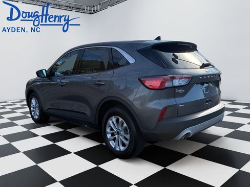 Used 2022 Ford Escape SE image 3