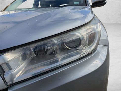 Used 2018 Toyota Highlander LE image 9