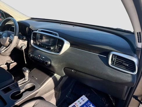 Used 2018 Kia Sorento LX image 28