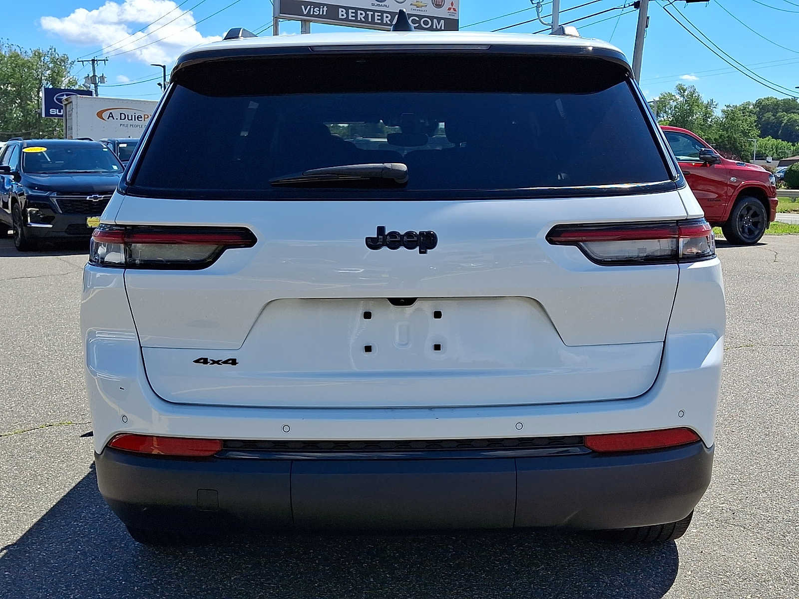 Used 2023 Jeep Grand Cherokee L Laredo AWD/4WD image 5