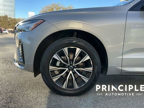 Certified 2025 Volvo XC60 B5 Core image 7