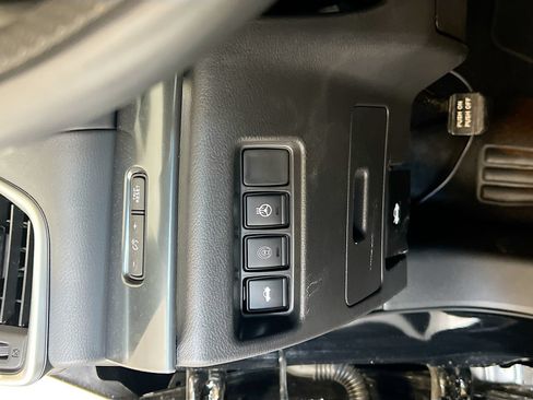 Used 2022 Nissan Maxima SR w/ Sport Mat Group FWD image 10