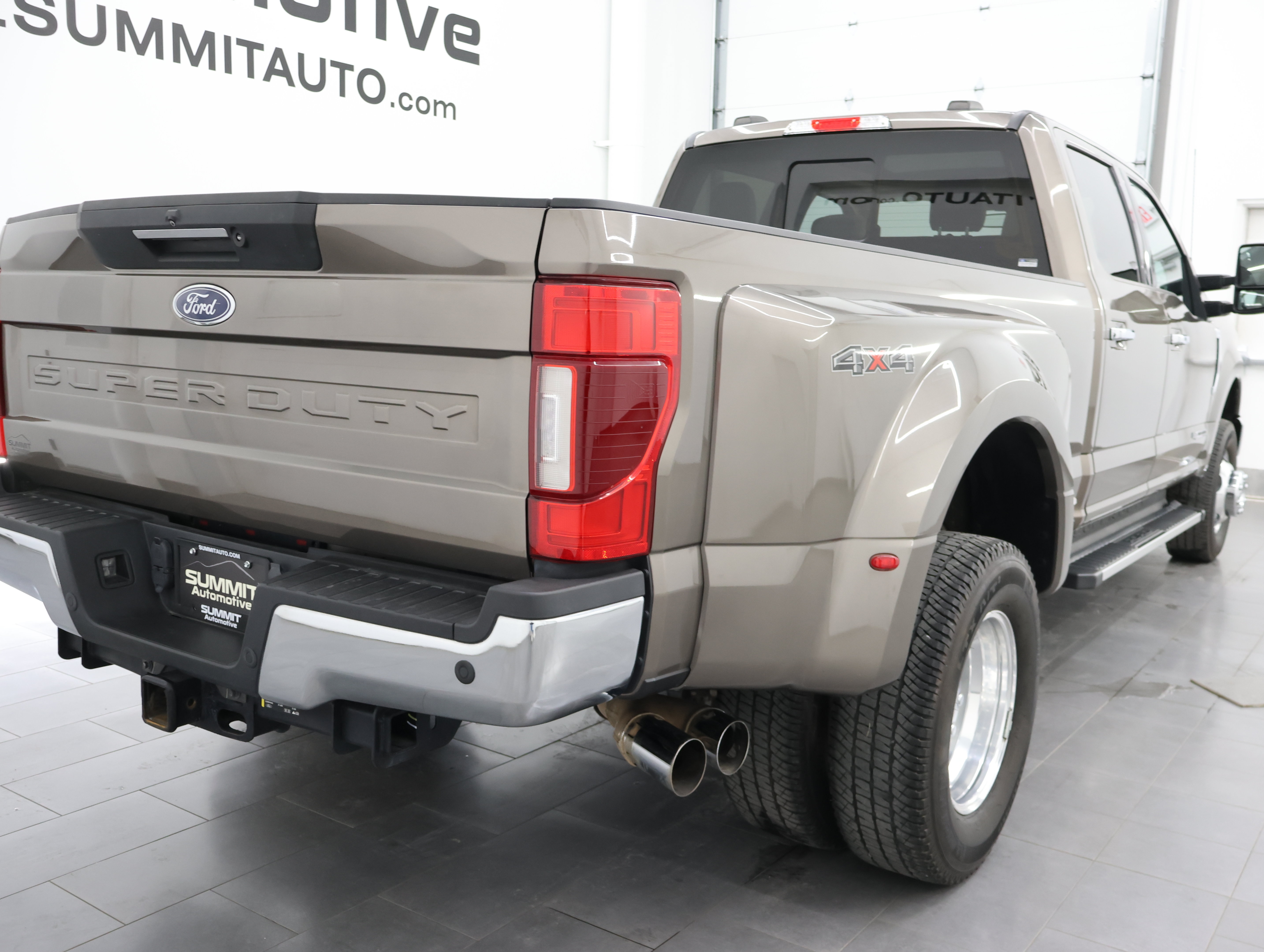 Used 2022 Ford F350 Lariat w/ Lariat Ultimate Package AWD/4WD image 4