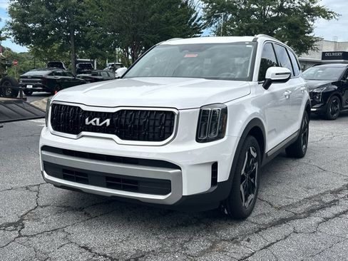 Certified 2024 Kia Telluride EX w/ EX Captain's Chair Package FWD image 2