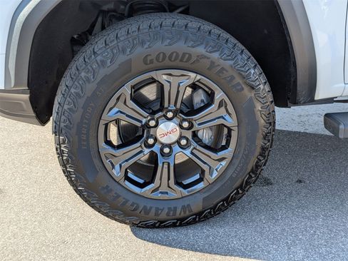 Used 2024 GMC Canyon Elevation w/ Convenience Package image 10