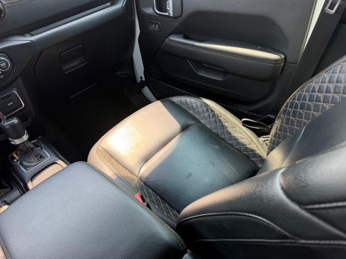 Used 2021 Jeep Wrangler Unlimited Sahara AWD/4WD image 17