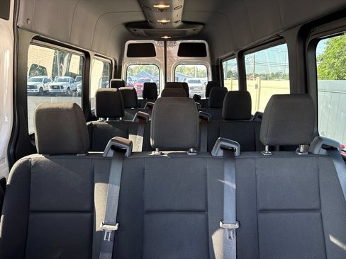 Used 2025 Mercedes-Benz Sprinter 2500 image 9