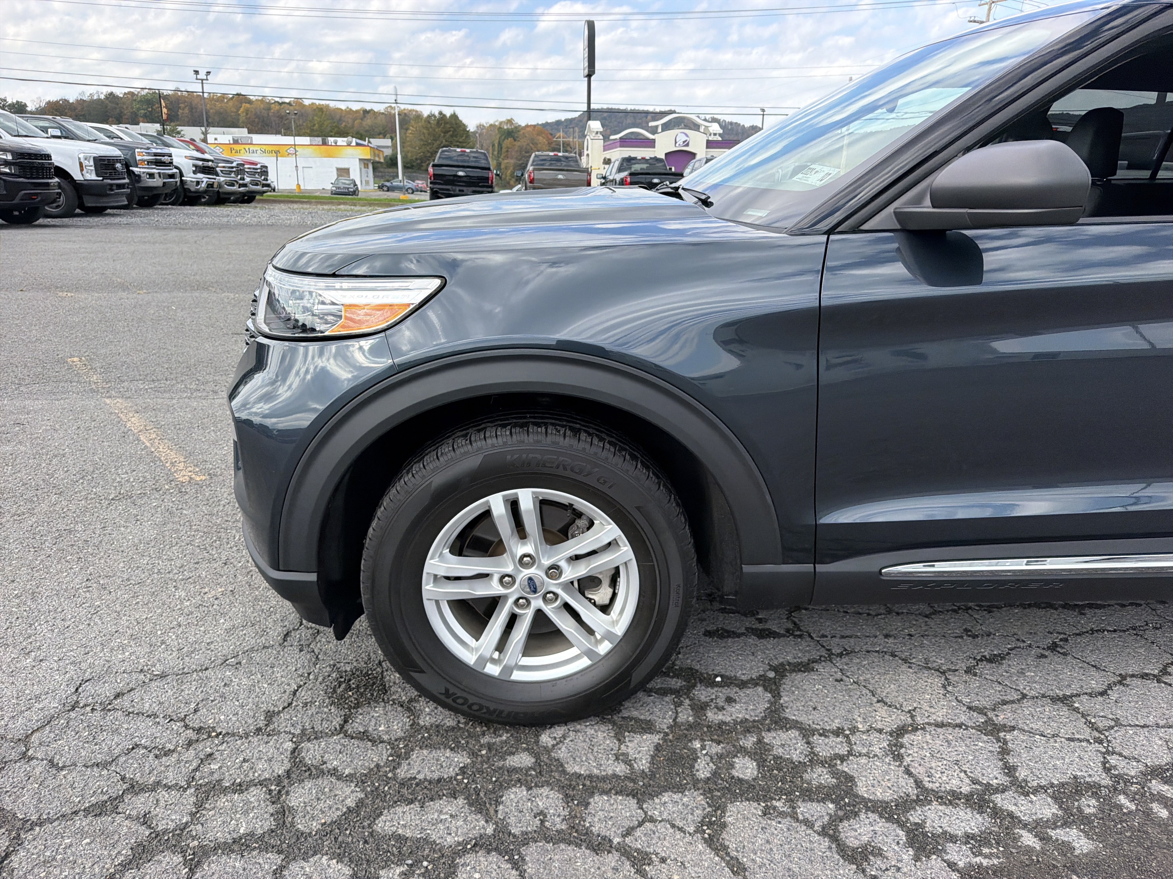 Used 2023 Ford Explorer XLT w/ Equipment Group 202A AWD/4WD image 9