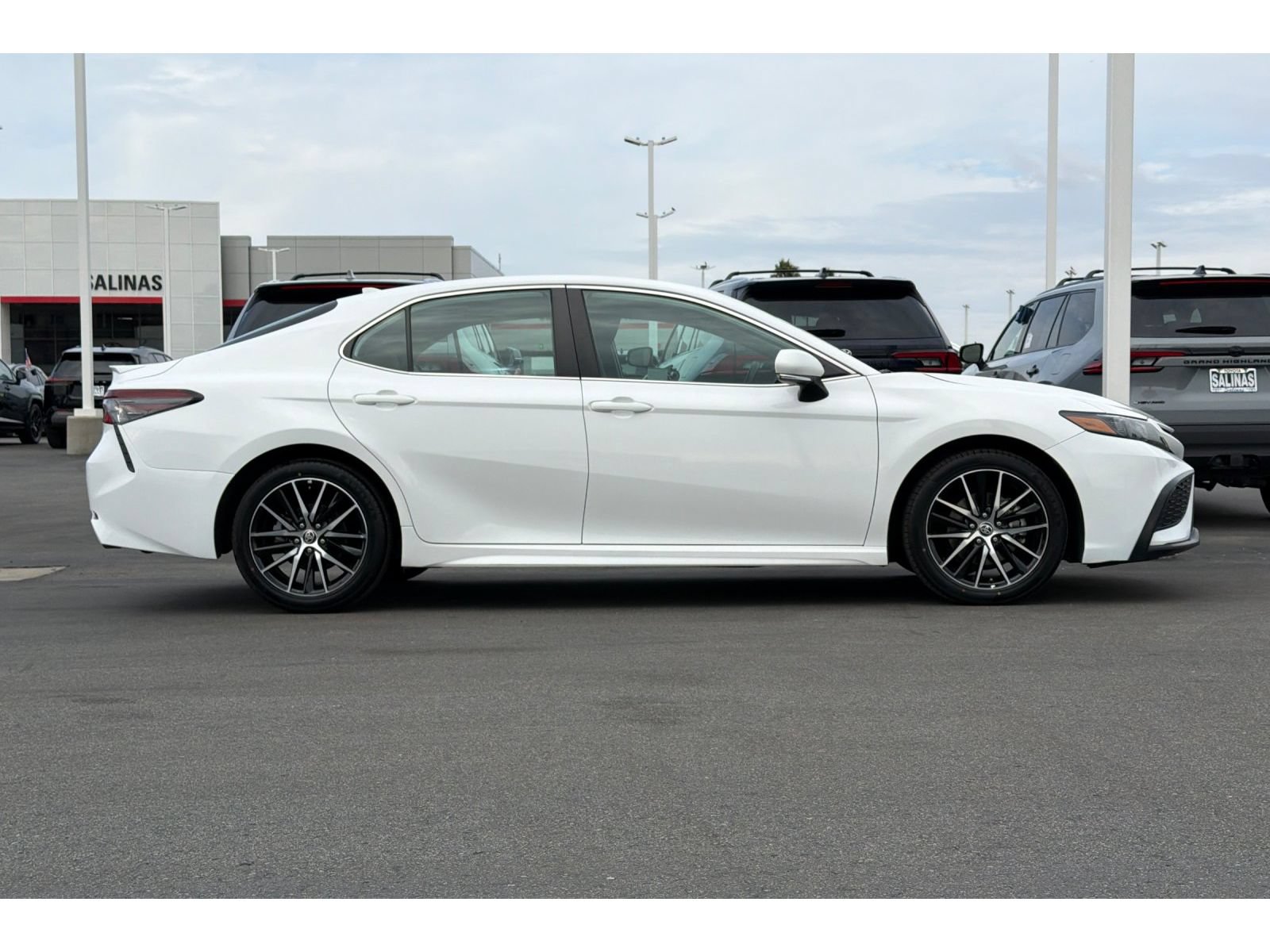 Certified 2024 Toyota Camry SE FWD image 3