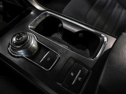 Used 2020 Ford Fusion SE FWD image 25