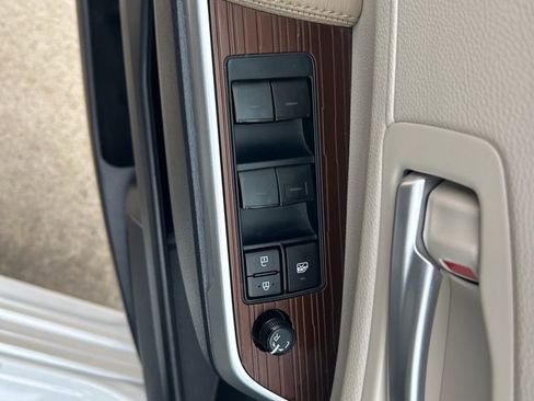 Used 2023 Toyota Sienna XLE image 16