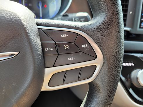 Used 2019 Chrysler Pacifica Touring Plus image 24