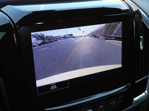 Used 2023 Chevrolet Traverse LT image 6