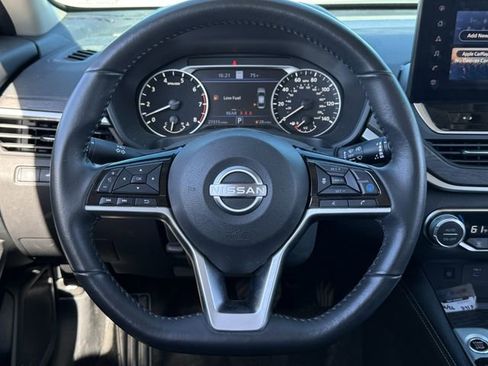 Used 2024 Nissan Altima 2.5 SL FWD image 11