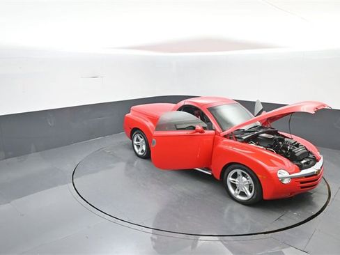 Used 2004 Chevrolet SSR w/ Preferred Equipment Group image 34