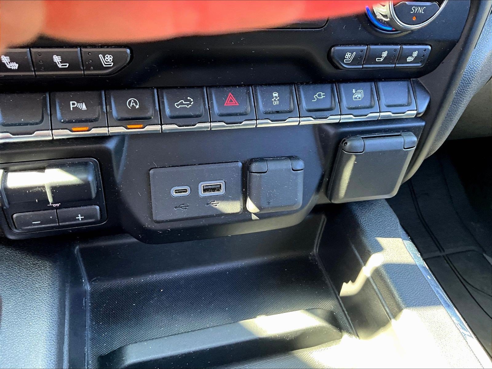 Used 2020 Chevrolet Silverado 1500 LTZ w/ LTZ Plus Package AWD/4WD image 17