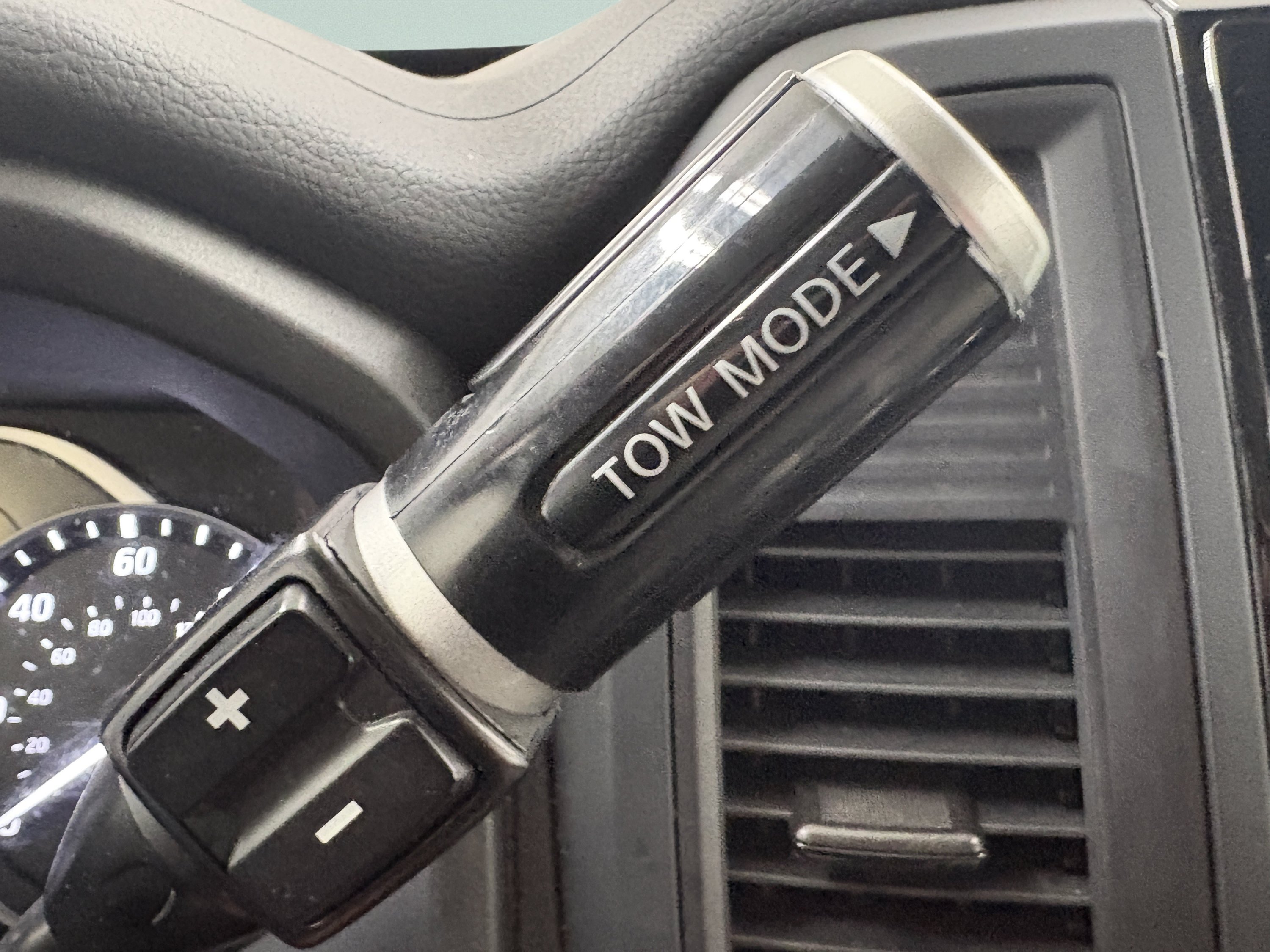 Used 2024 Nissan Titan SV w/ SV Convenience Package AWD/4WD image 19