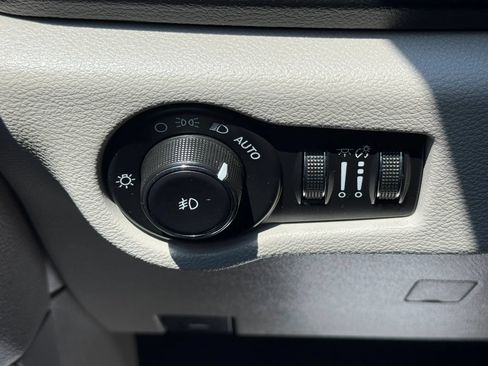 Used 2017 Chrysler Pacifica Touring-L Plus FWD image 44