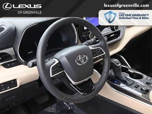 Used 2024 Toyota Highlander Limited image 24