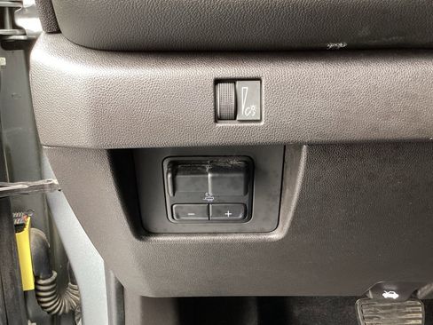 Used 2023 Chevrolet Colorado LT w/ LT Convenience Package II RWD image 30