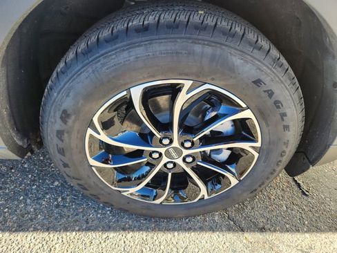 New 2025 Lincoln Nautilus Premier image 18