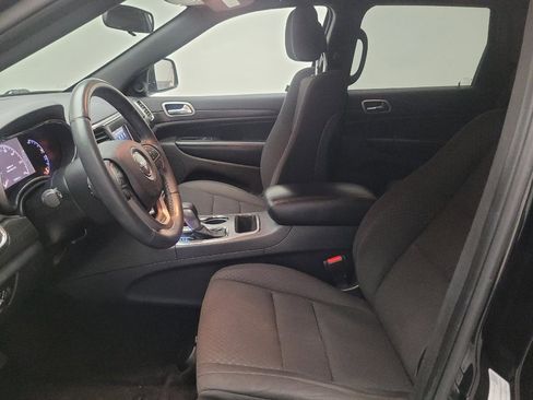 Used 2018 Jeep Grand Cherokee Laredo RWD image 17