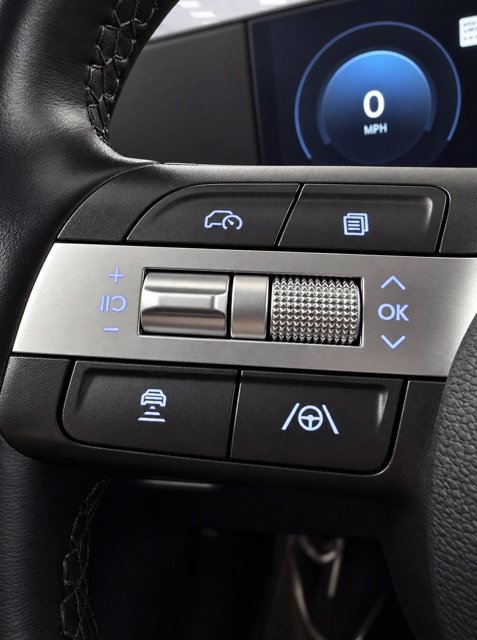 Used 2025 Hyundai Kona SEL FWD image 32