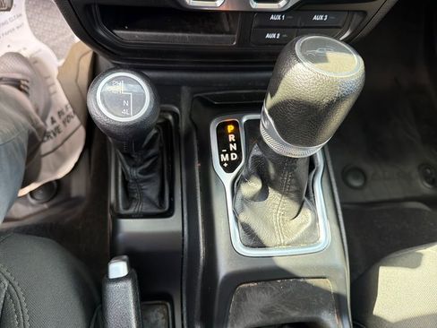 Used 2023 Jeep Gladiator Willys image 23