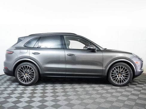 Used 2023 Porsche Cayenne S w/ Premium Package image 9