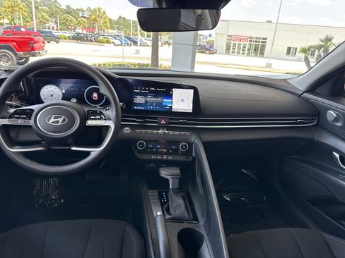 Used 2024 Hyundai Elantra SEL FWD image 27