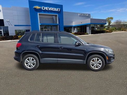 Used 2016 Volkswagen Tiguan S image 8