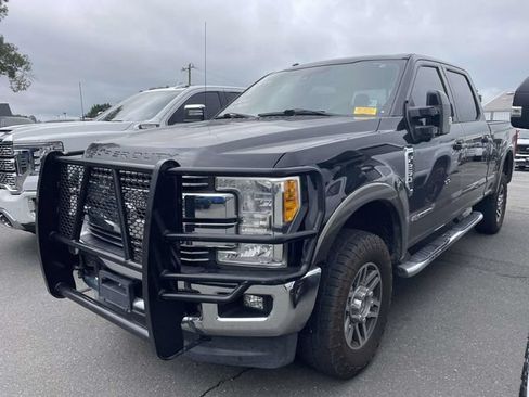 Used 2017 Ford F250 Lariat w/ Lariat Ultimate Package AWD/4WD image 3