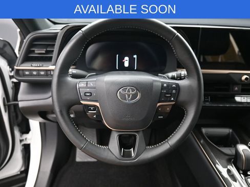 Used 2025 Toyota Crown Signia AWD/4WD image 17