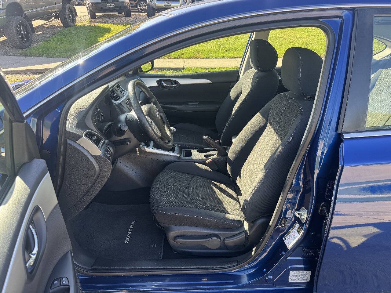 Used 2017 Nissan Sentra S FWD image 11