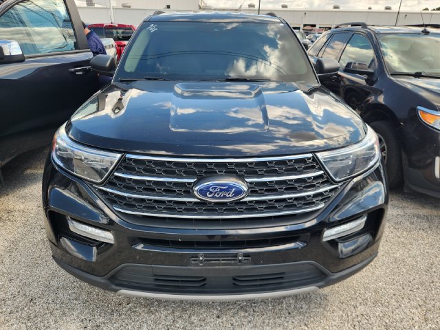 Used 2023 Ford Explorer XLT w/ Equipment Group 202A RWD image 2
