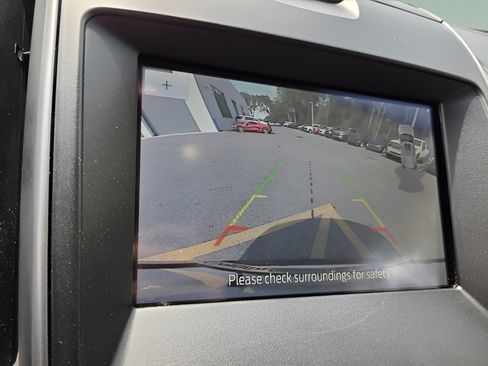 Used 2020 Ford Edge SE FWD image 19