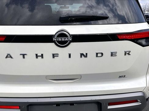 Used 2023 Nissan Pathfinder SL image 4