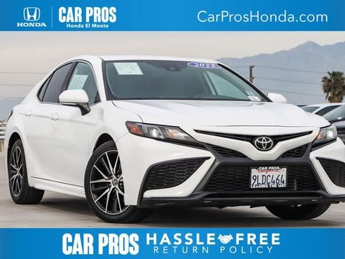Used 2023 Toyota Camry SE image 1