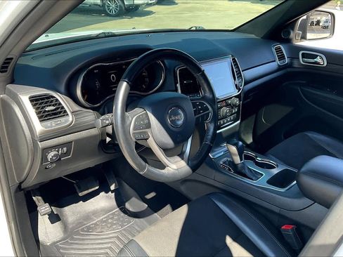 Used 2020 Jeep Grand Cherokee Altitude image 17