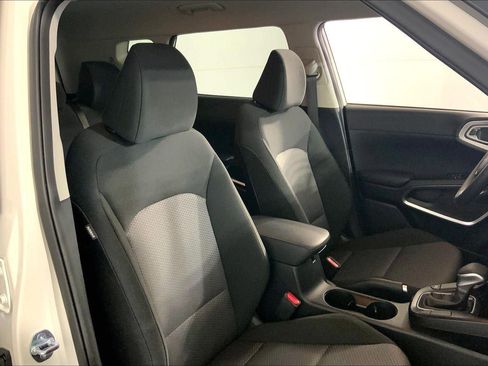 Used 2025 Kia Soul LX image 7