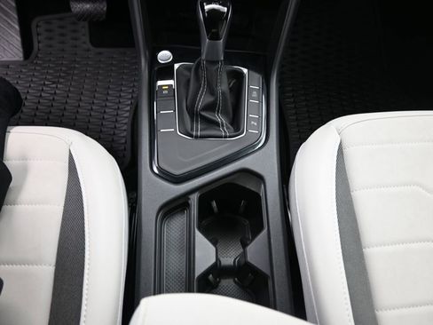 Used 2025 Volkswagen Taos SE image 14