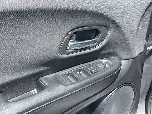 Used 2021 Honda HR-V LX image 11