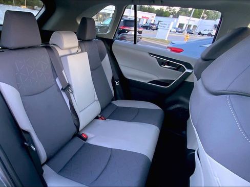 Used 2020 Toyota RAV4 XLE w/ Convenience Package image 19