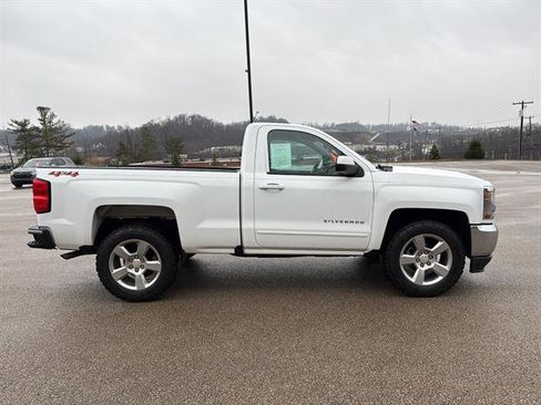 Used 2018 Chevrolet Silverado 1500 LT w/ LT Convenience Package image 5