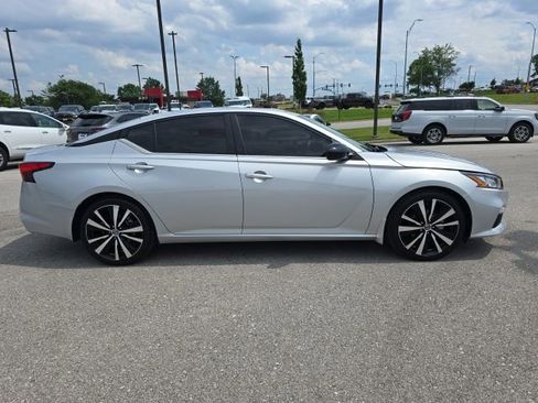 Used 2022 Nissan Altima 2.5 SR FWD image 6